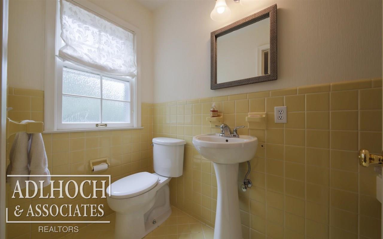 256 Cloverly Road Grosse Pointe, MI 48236 - Photo 12 of 26 31312736-11.JPG
