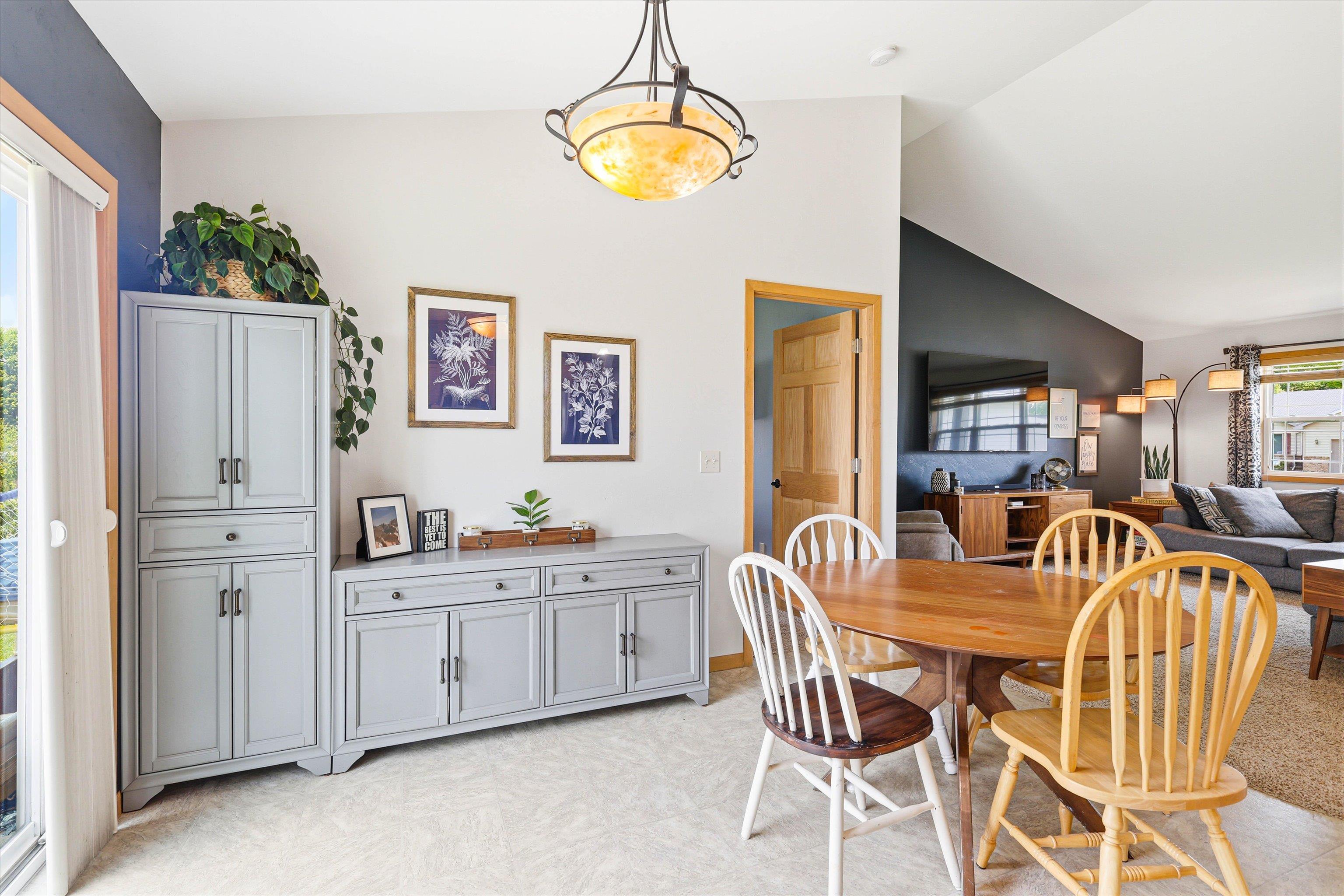 N9433 Evan Street Appleton, WI 54915 - Photo 8 of 24