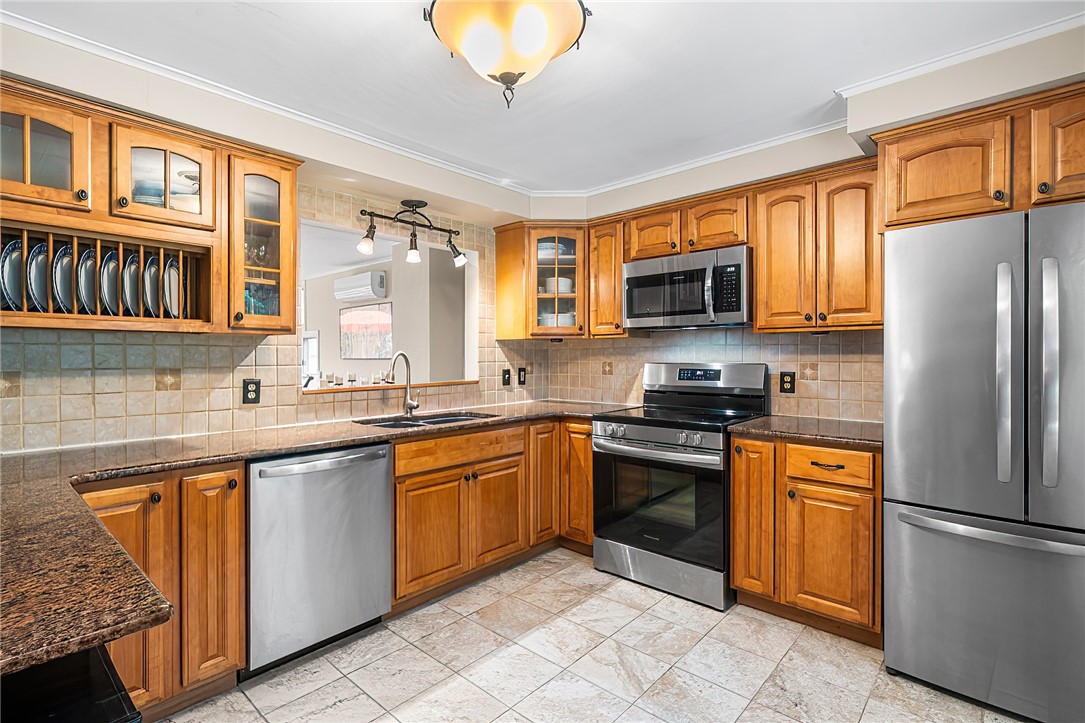 64 Mitchell Road Portsmouth, RI 02871 - Photo 9 of 50 Gallery Image 9