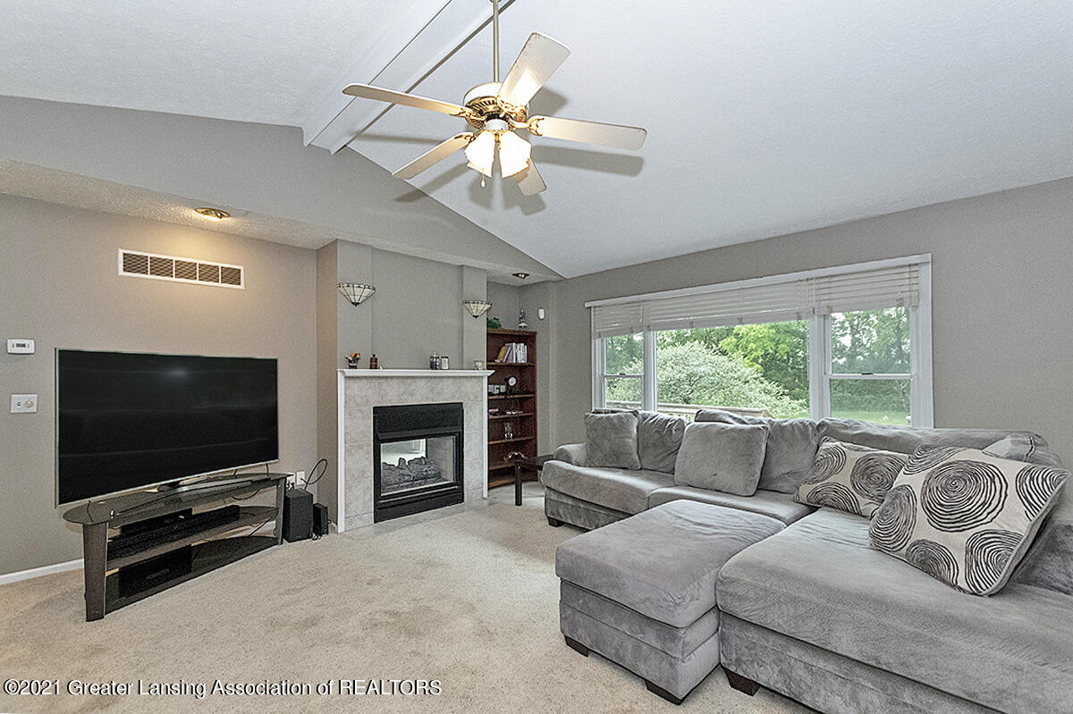 840 South Smith Road Eaton Rapids, MI 48827 - Photo 2 of 33 _DSC4602