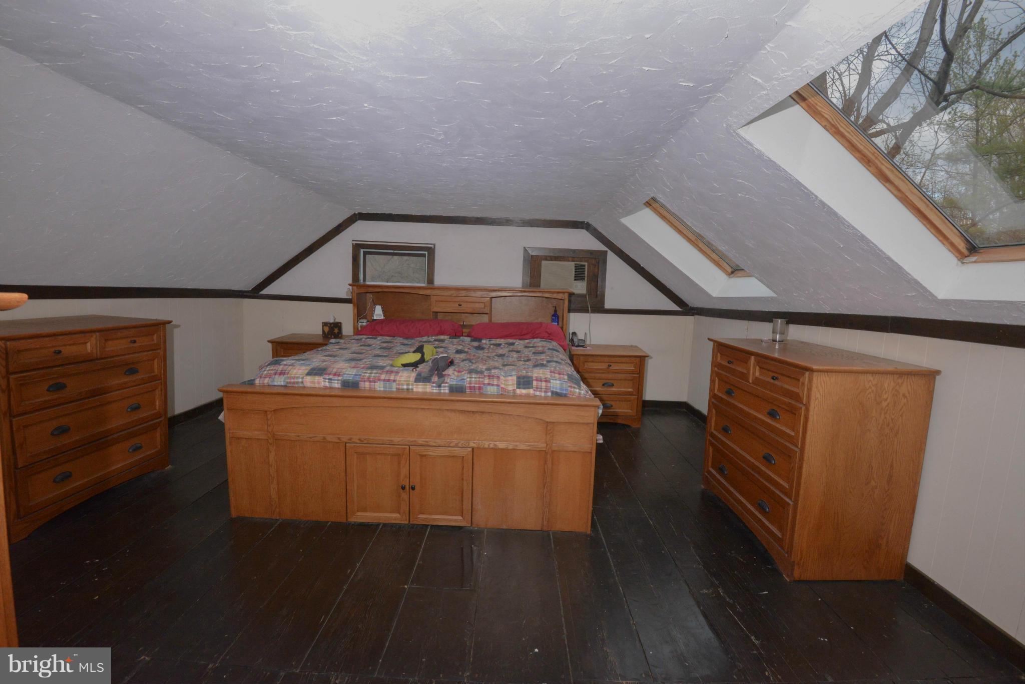 21207 Greenbrier Road Boonsboro, MD 21713 - Photo 10 of 30 Master Bedroom - huge bed fits well!