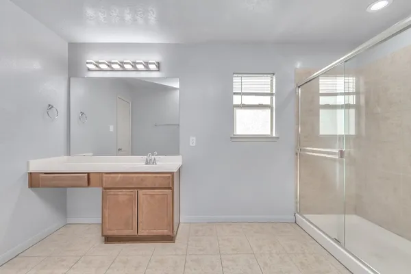 a view of entryway with window