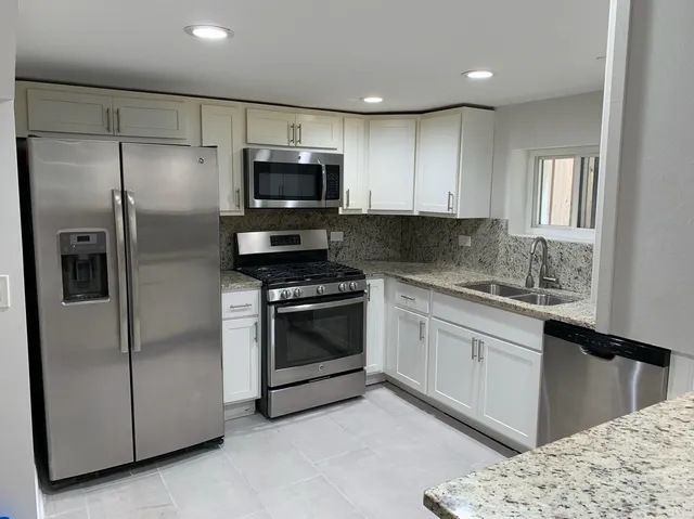 $1,600 | 5123 North Bernard Street, Unit GARDEN, Chicago, IL 60625