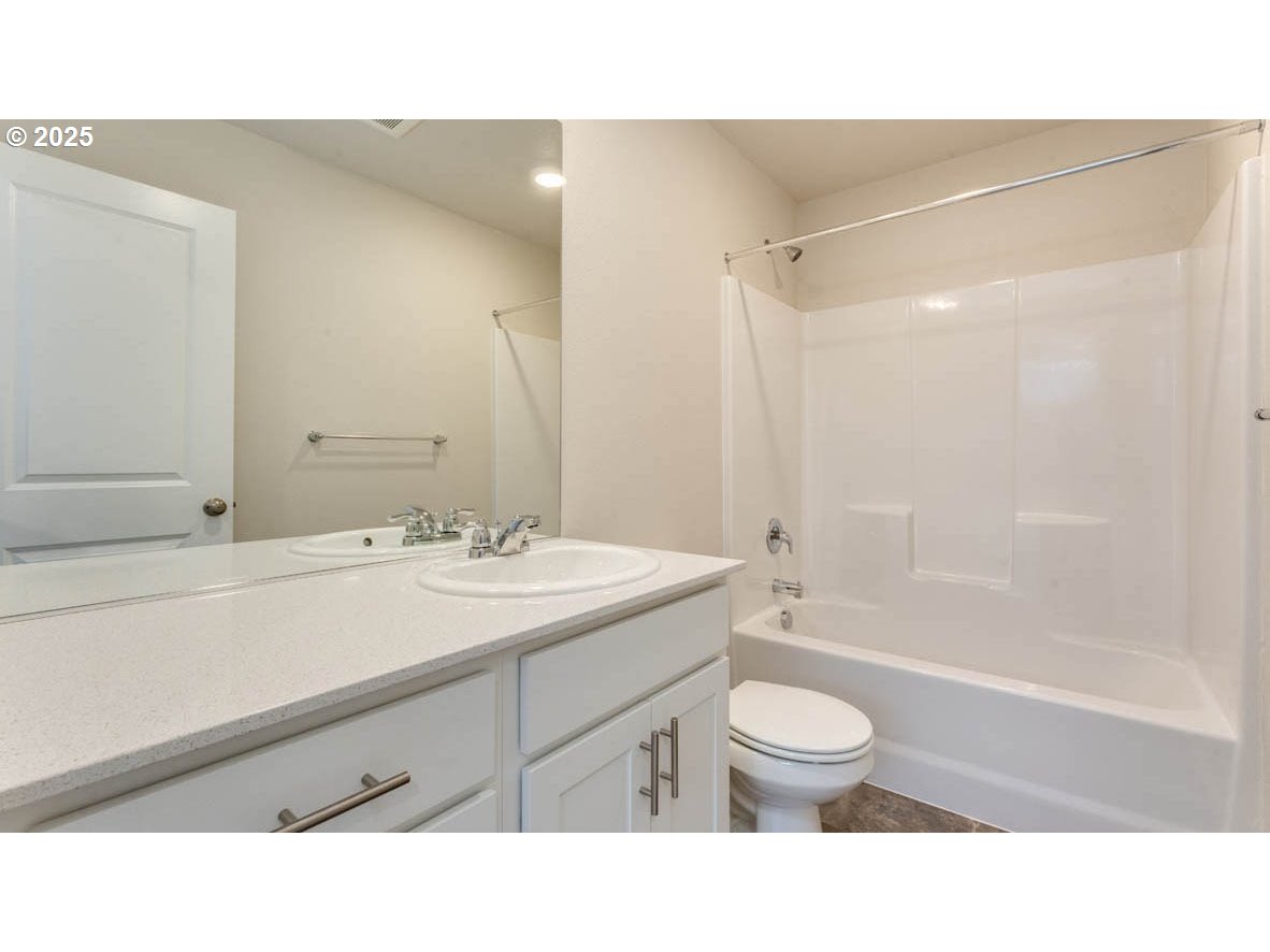 2960 U Street Springfield, OR 97477 - Photo 17 of 24 a bathroom with a sink a toilet and a bathtub