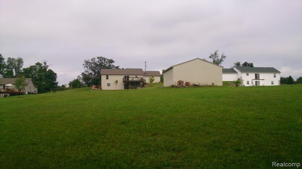 9135 Roberts Road Gregory, MI 48137 - Photo 8 of 38 DSC_0678.jpg