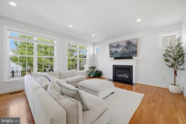 $565,000 | 218 Braddock Street, Charles Town, WV 25414