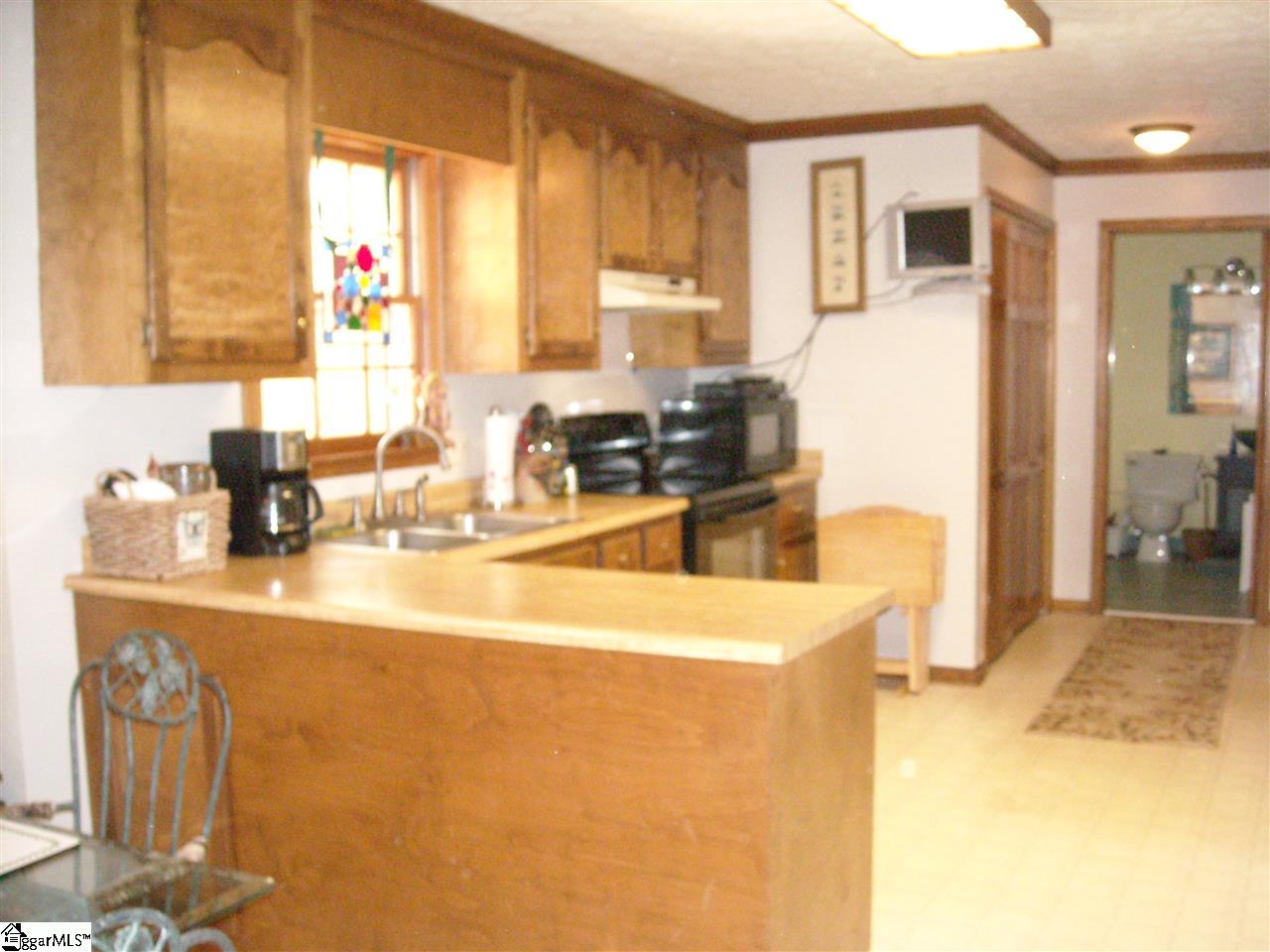 907 East Silverleaf Street Greer, SC 29650 - Photo 8 of 24 Gallery Image 8