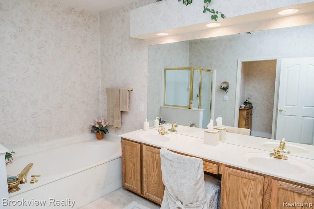 1382 Copper Circle Rochester, MI 48306 - Photo 15 of 30 Master Bath