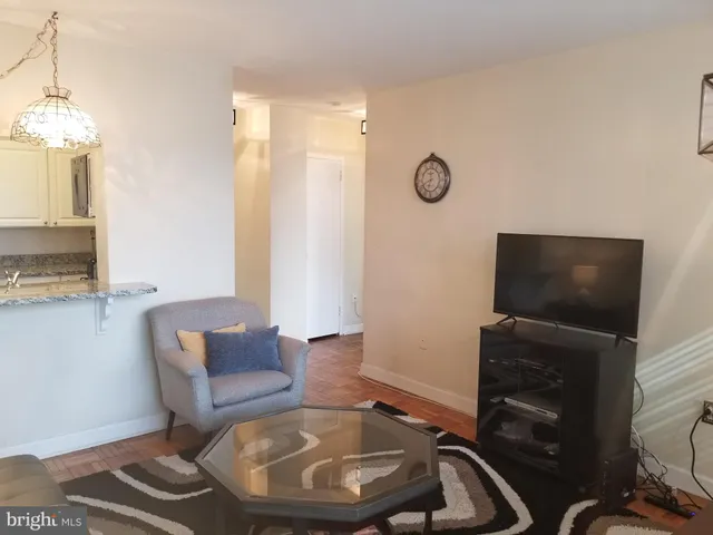 $2,000 | 1121 Arlington Boulevard, Unit 328, Arlington, VA 22209