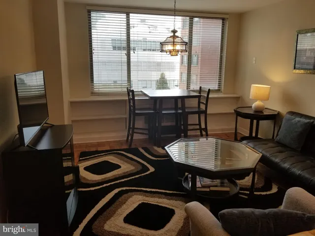 $2,000 | 1121 Arlington Boulevard, Unit 328, Arlington, VA 22209