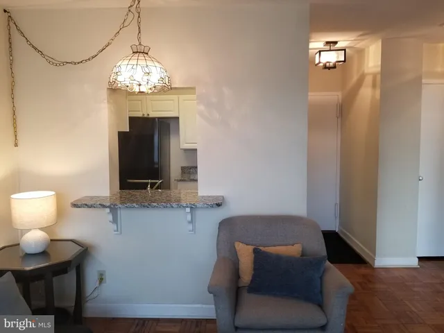 $2,000 | 1121 Arlington Boulevard, Unit 328, Arlington, VA 22209