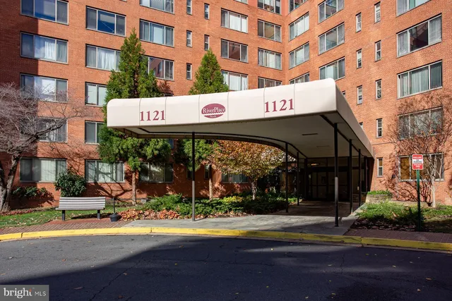 $2,000 | 1121 Arlington Boulevard, Unit 328, Arlington, VA 22209