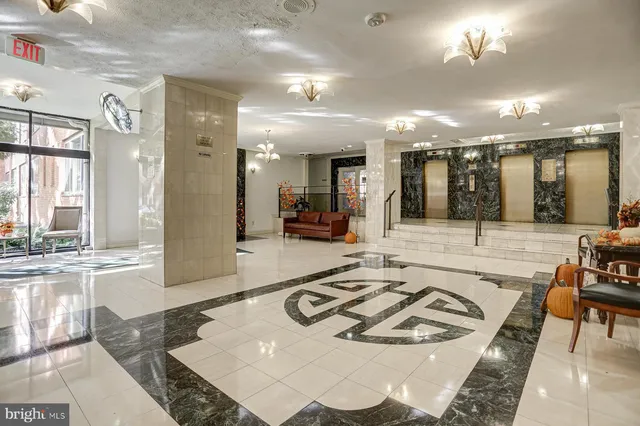 $2,000 | 1121 Arlington Boulevard, Unit 328, Arlington, VA 22209