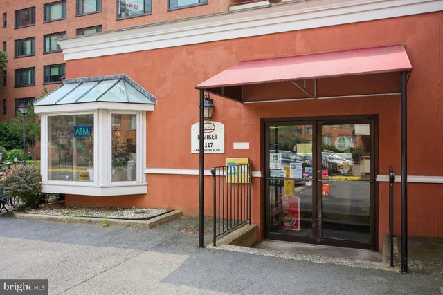 $2,000 | 1121 Arlington Boulevard, Unit 328, Arlington, VA 22209