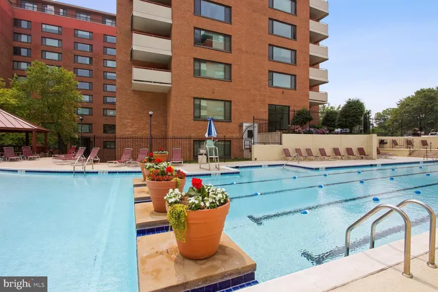$2,000 | 1121 Arlington Boulevard, Unit 328, Arlington, VA 22209
