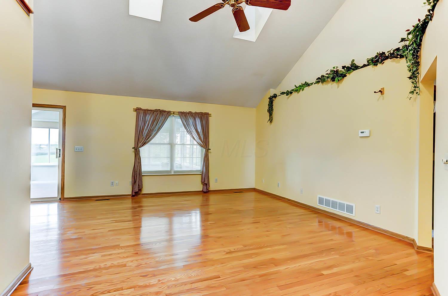 7513 Young Road Orient, OH 43146 - Photo 7 of 40 Gallery Image 7