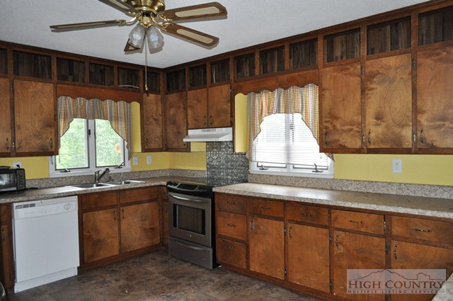 210 Rocky Point Acres Road Deep Gap, NC 28618 - Photo 17 of 20