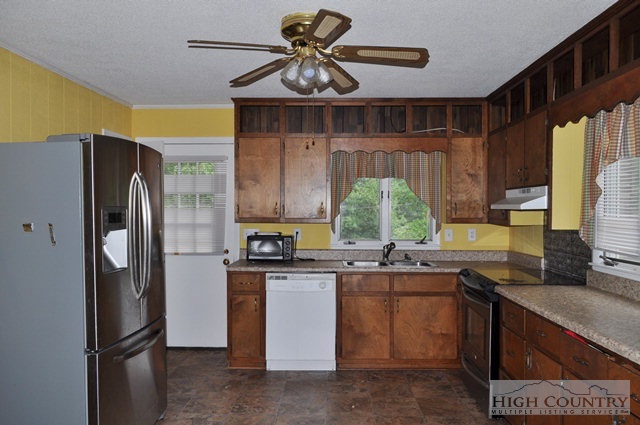 210 Rocky Point Acres Road Deep Gap, NC 28618 - Photo 7 of 20