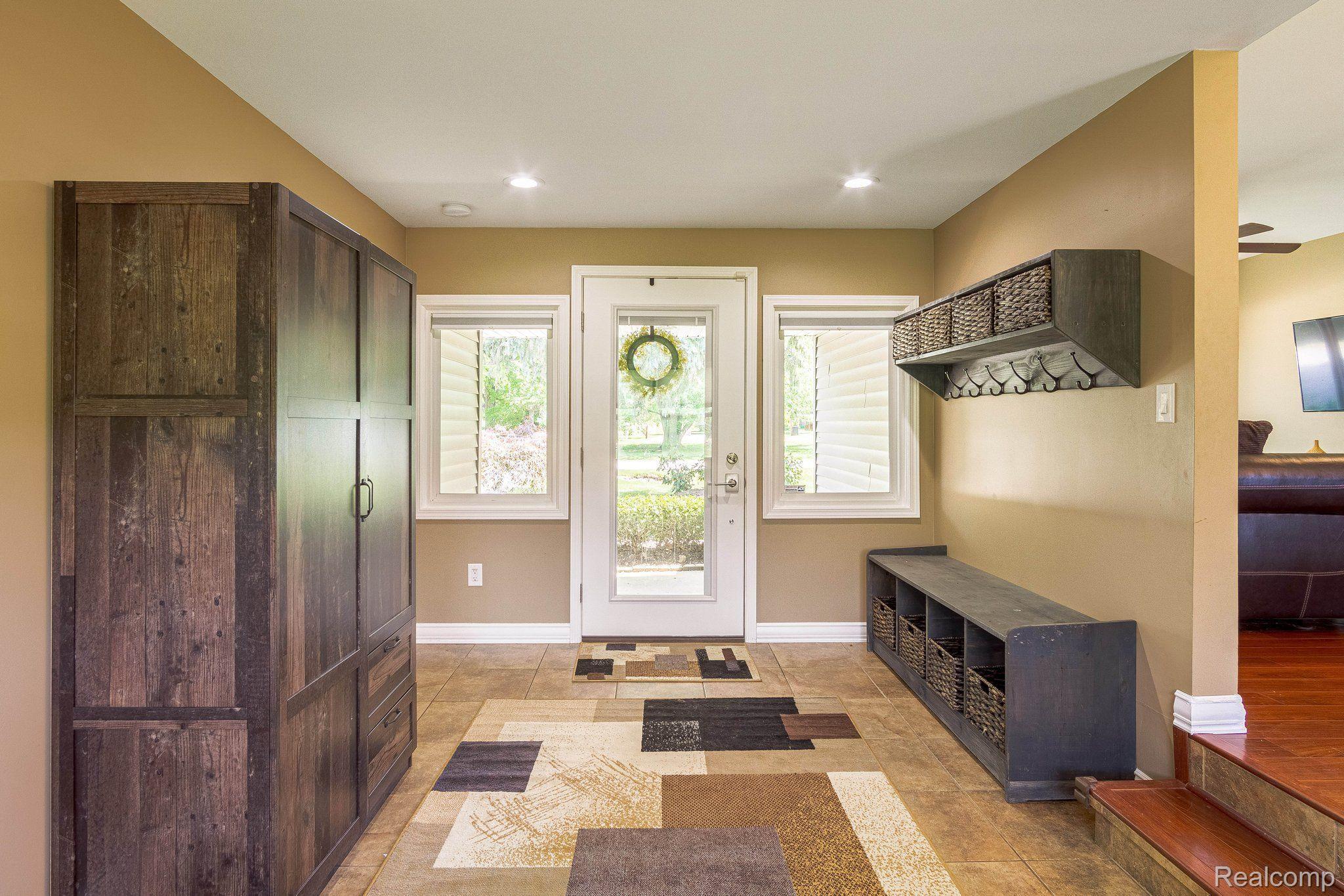 45315 Deneweth Road Macomb, MI 48042 - Photo 5 of 33 Gallery Image 5