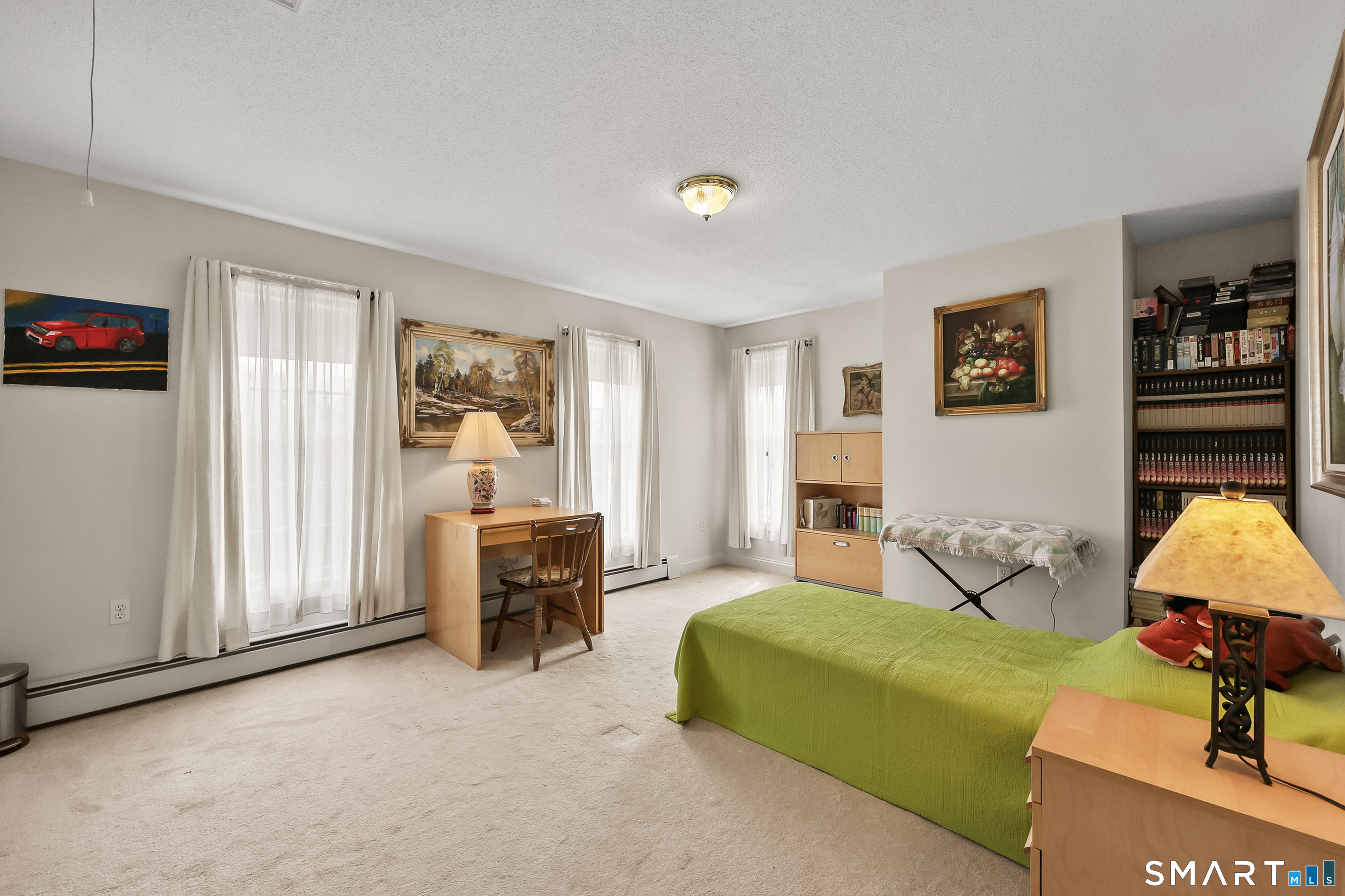 87 Wanda Lane Middletown, CT 06457 - Photo 20 of 39 a living room with furniture and a lamp