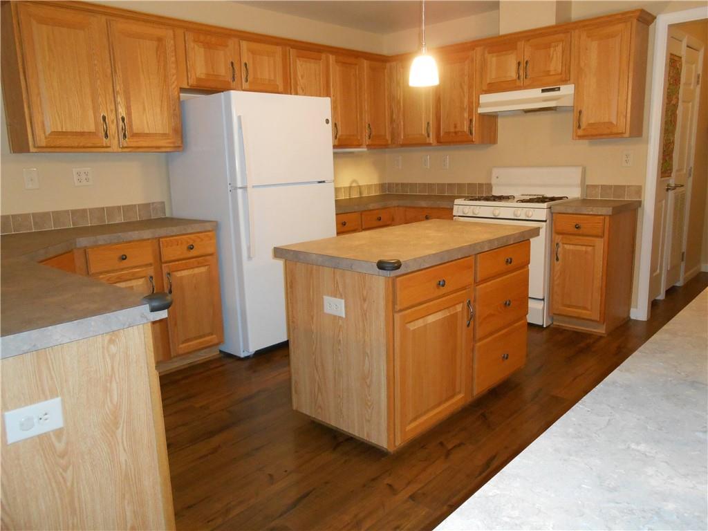 7224 Country Club Road Butler, PA 16001 - Photo 4 of 43 a utility room with washer and dryer