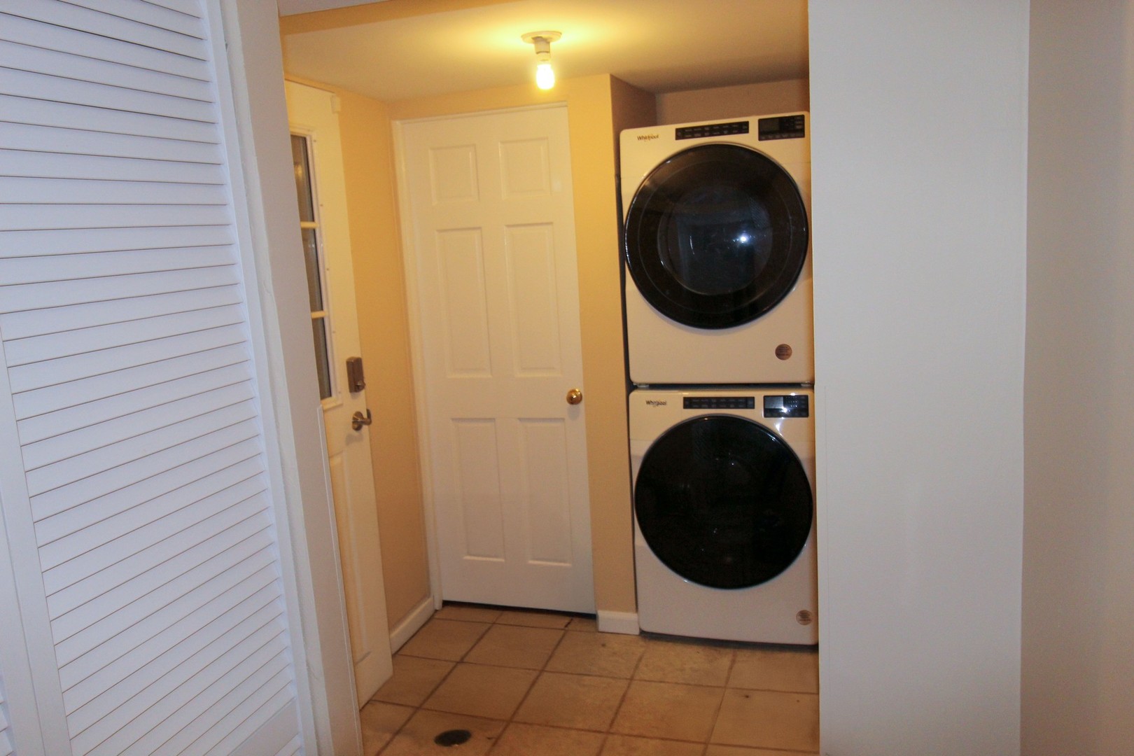 815 South Bell Avenue Chicago, IL 60612 - Photo 17 of 39 a utility room with dryer and washer