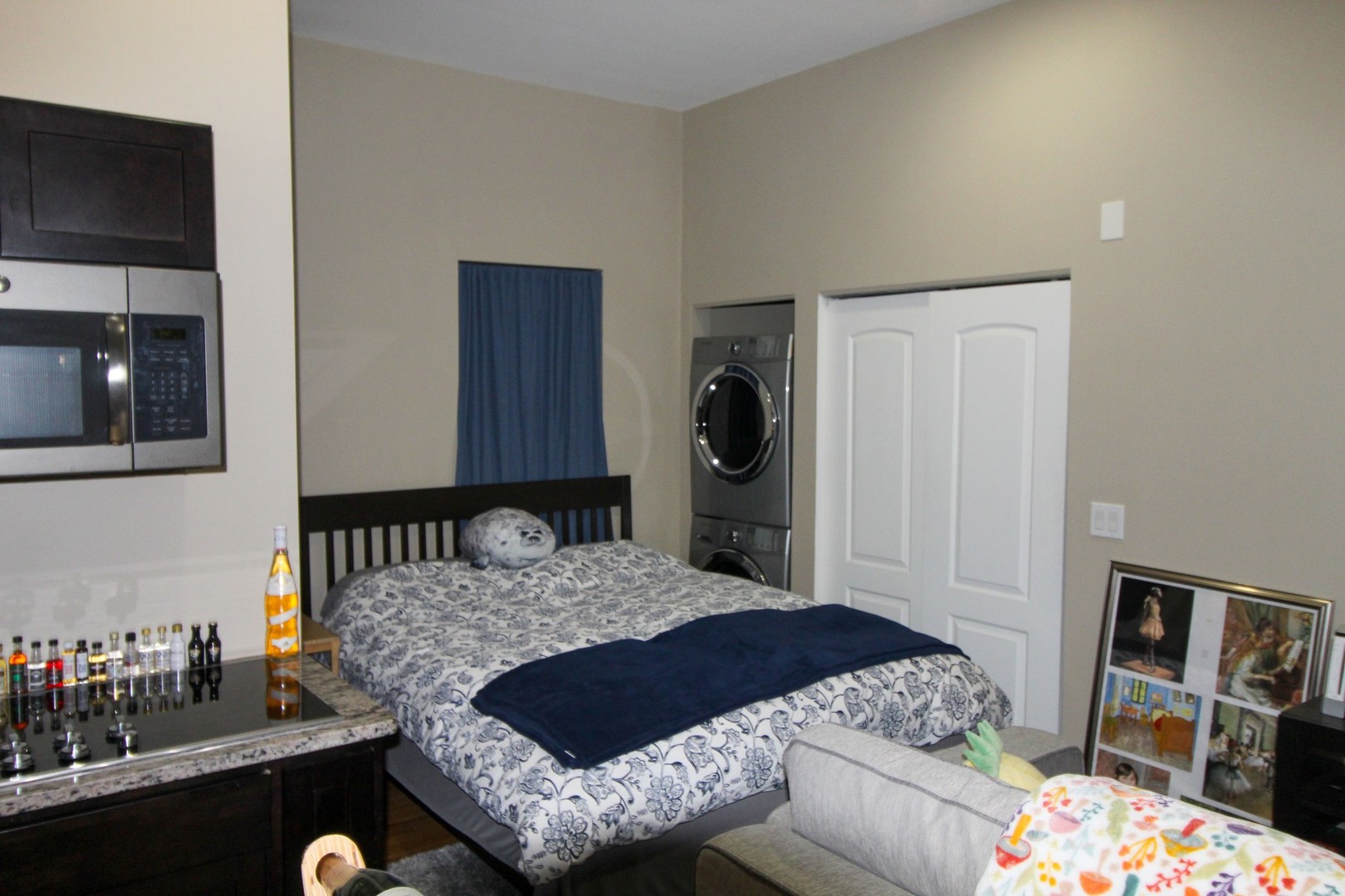 815 South Bell Avenue Chicago, IL 60612 - Photo 34 of 39 a bedroom with a bed and a couch