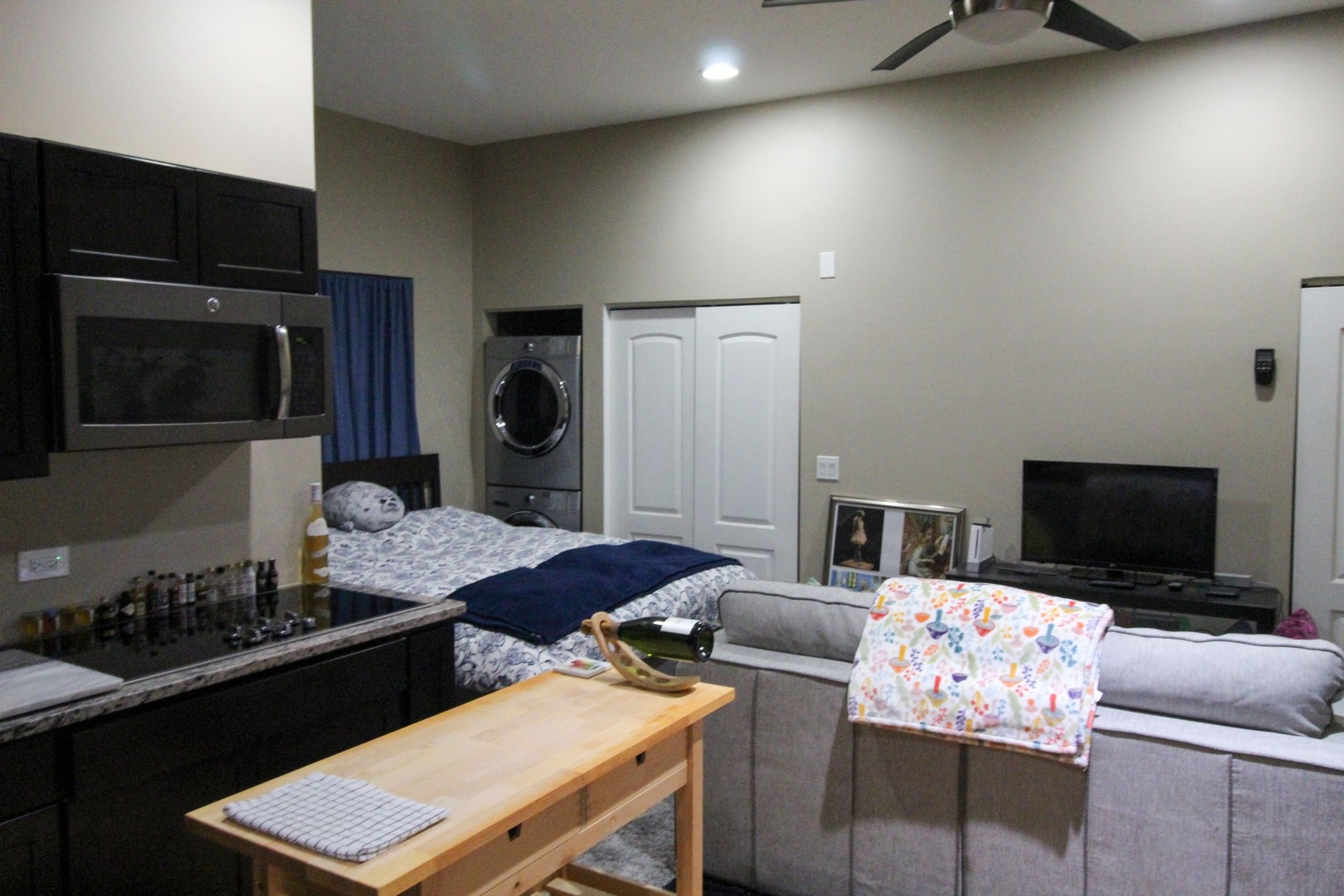 815 South Bell Avenue Chicago, IL 60612 - Photo 37 of 39 a living room with furniture and a flat screen tv