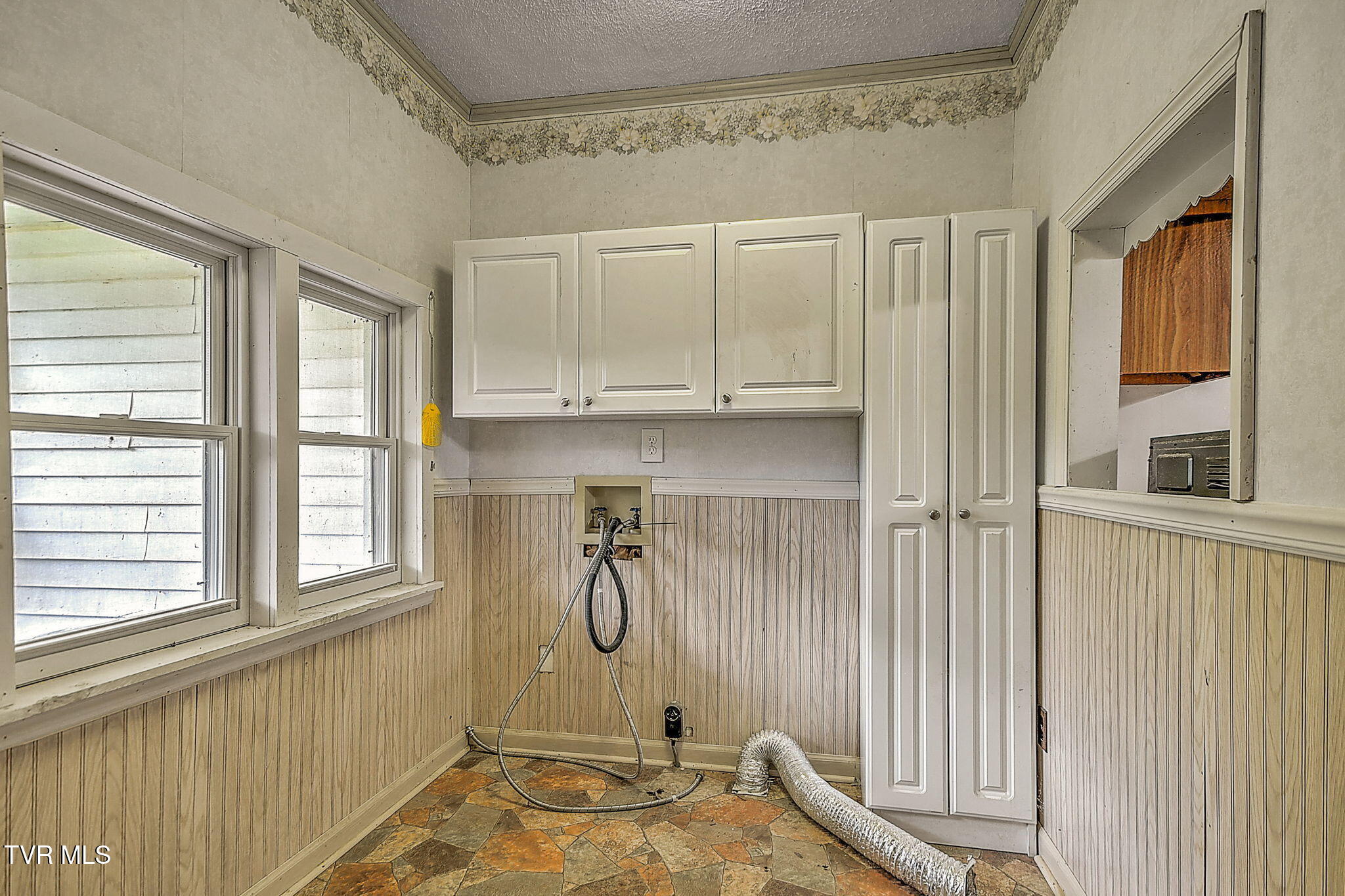 2044 Siam Road Elizabethton, TN 37643 - Photo 14 of 38 26-web-or-mls-2044 Siam CC-27