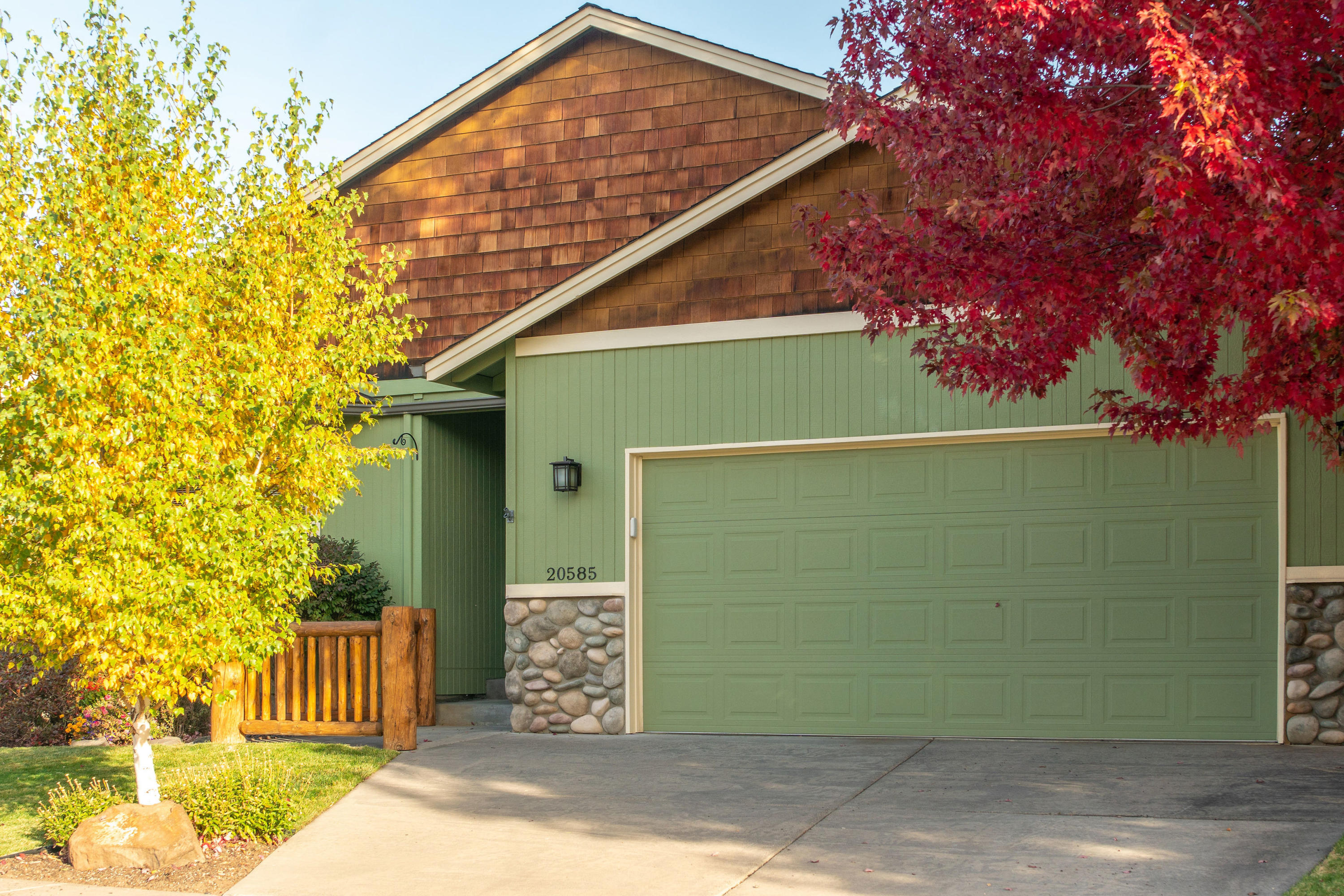 20585 Prospector Loop Bend, OR 97702 - Photo 1 of 21 Front Shot