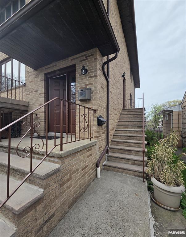 688 Day Avenue, Unit 2 Ridgefield, NJ 07657 - Photo 2 of 18 a view of entryway