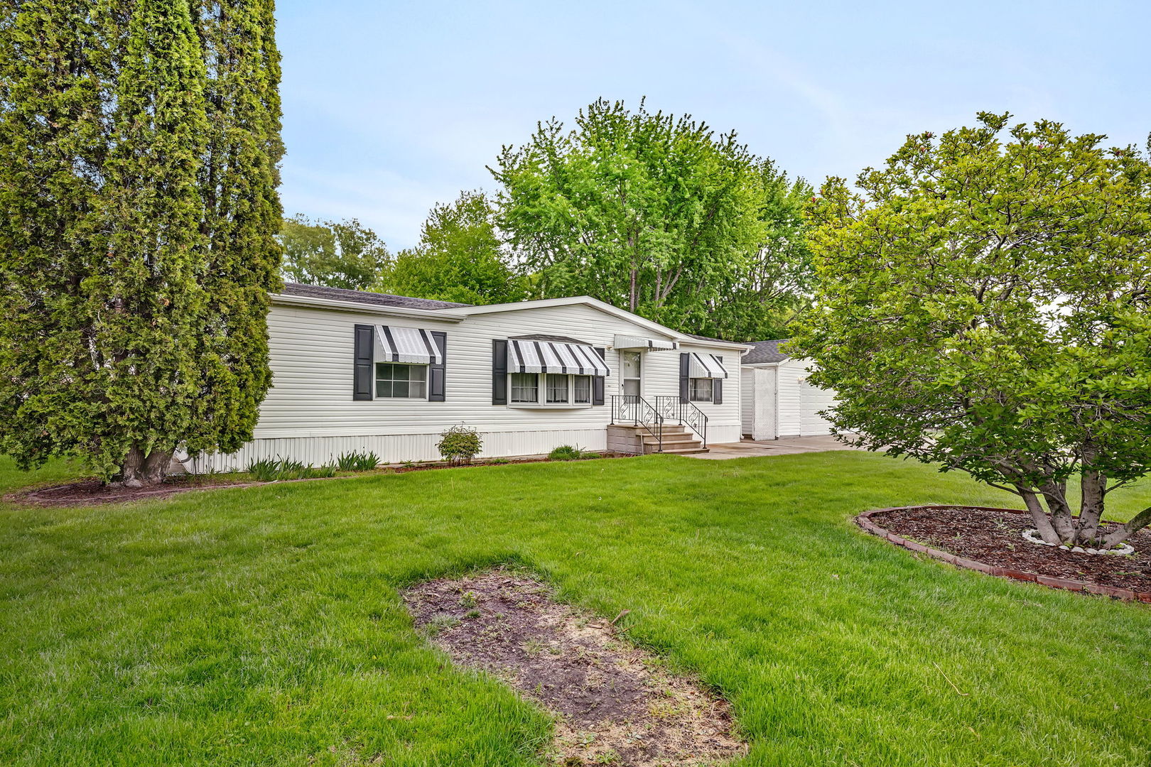 2910 East 11th Road Ottawa, IL 61350 - Photo 3 of 37