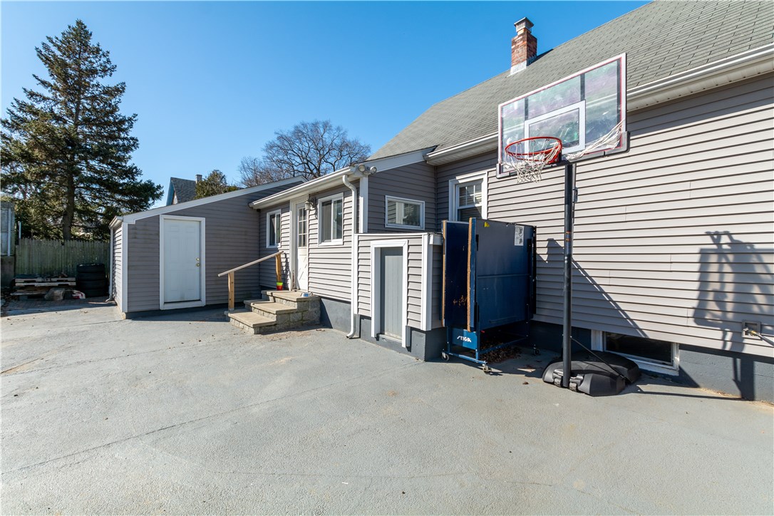 230 Irving Road Warwick, RI 02888 - Photo 9 of 40 Gallery Image 9