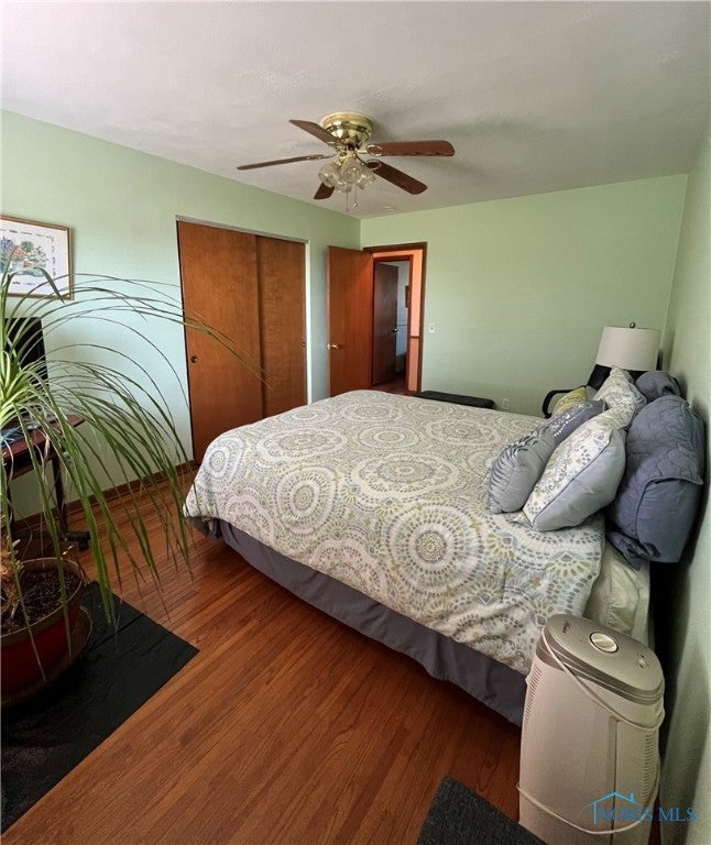 13300 Five Point Road Perrysburg, OH 43551 - Photo 18 of 32 HARDWOOD FLOORS & CEILING FAN!