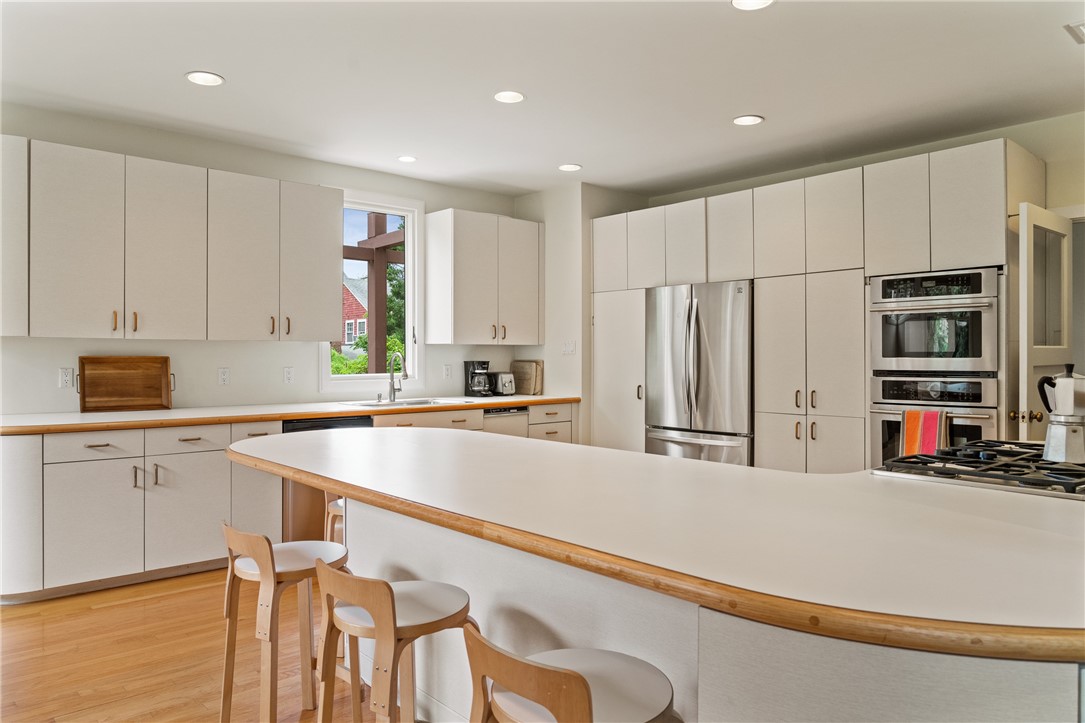 175 Ruggles Avenue Newport, RI 02840 - Photo 7 of 33