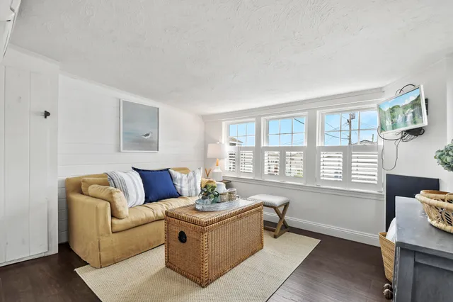 $330,000 | 11 Thompson Road, Unit A, Buzzards Bay, MA 02532