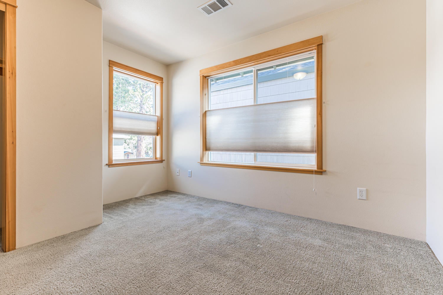 22 Logan Way Talent, OR 97540 - Photo 19 of 27 Nice sized 3rd bedroom.