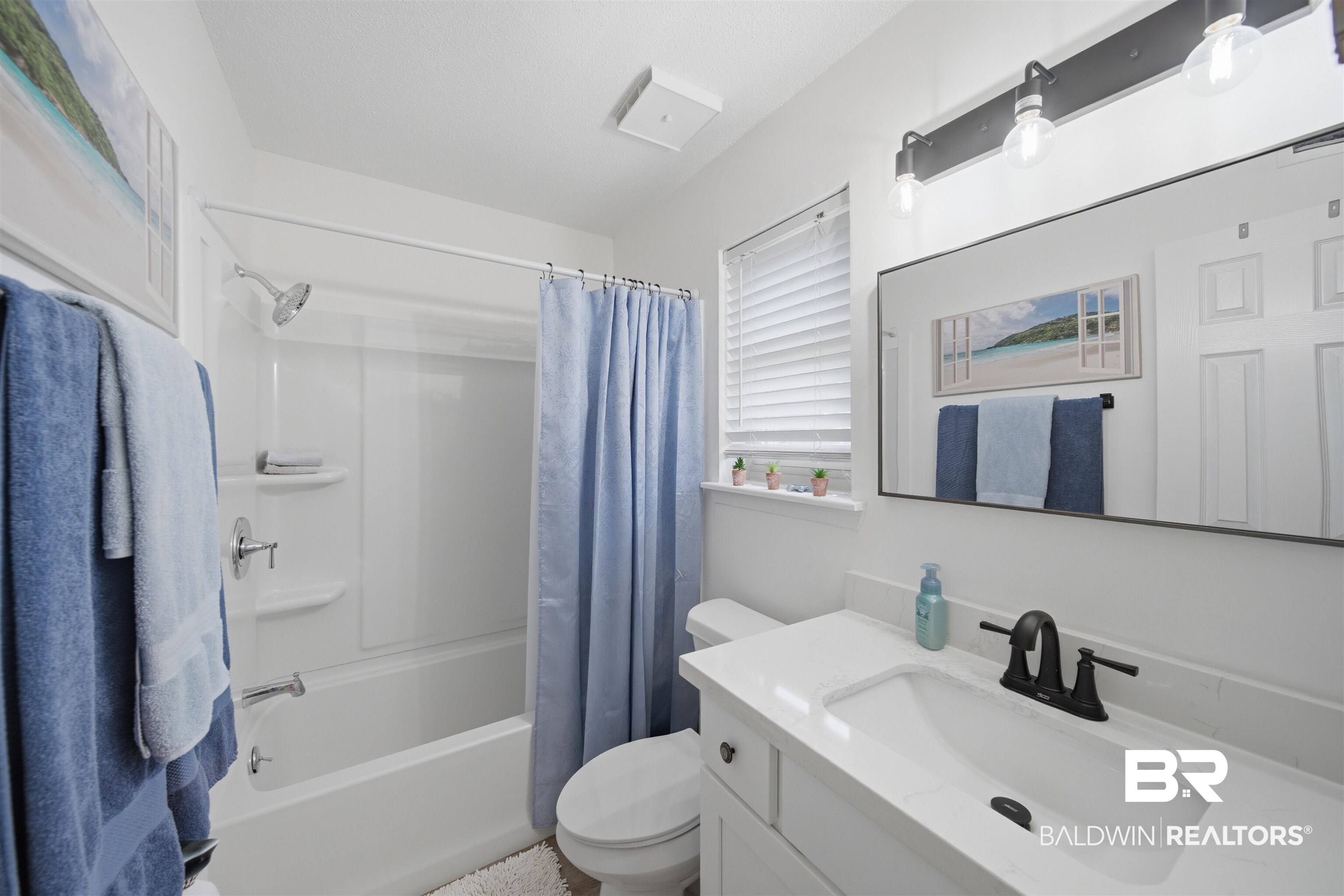 389 Clubhouse Drive, Unit 5H Gulf Shores, AL 36542 - Photo 25 of 43 2nd floor bath has also been updated.