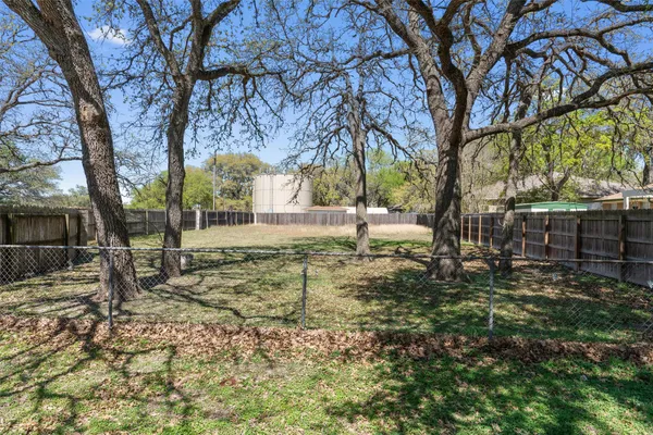 $4,000 | 312 Country Club Drive, La Grange, TX 78945