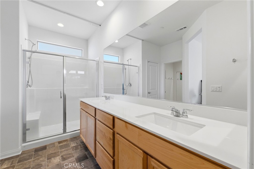 711 Ballesteros Street Perris, CA 92571 - Photo 6 of 39 Primary Bath
