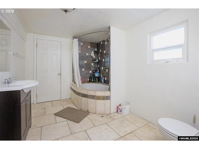 725 8th Street Springfield, OR 97477 - Photo 11 of 28 Gallery Image 11