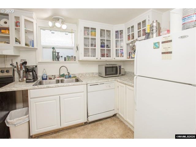 725 8th Street Springfield, OR 97477 - Photo 13 of 28 Gallery Image 13