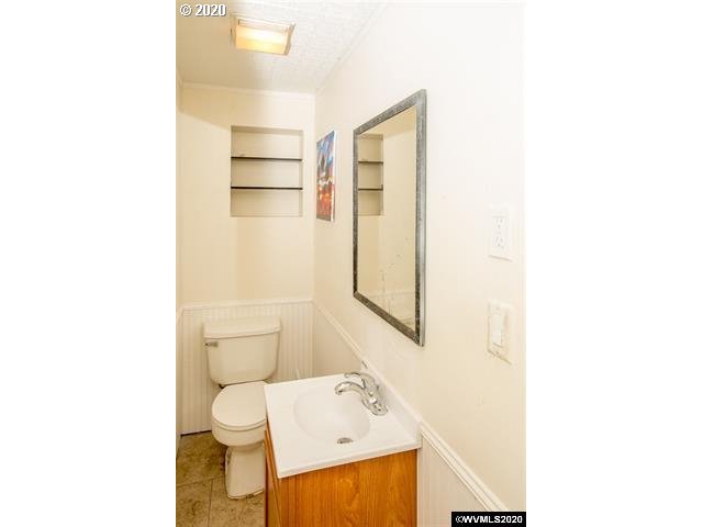 725 8th Street Springfield, OR 97477 - Photo 15 of 28 Gallery Image 15