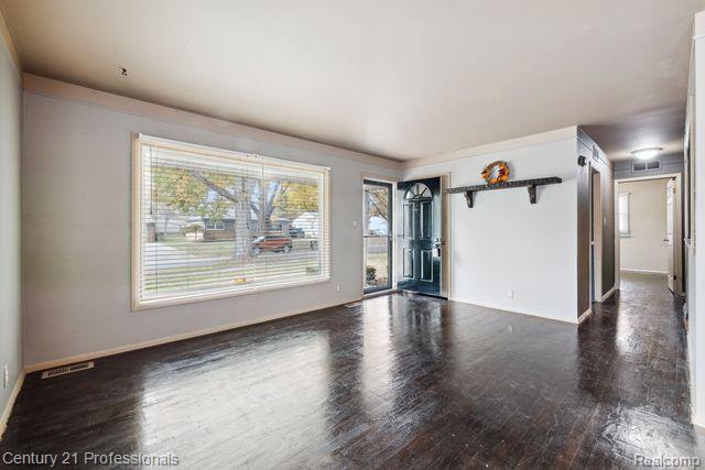 47324 Roland Street Utica, MI 48317 - Photo 8 of 34