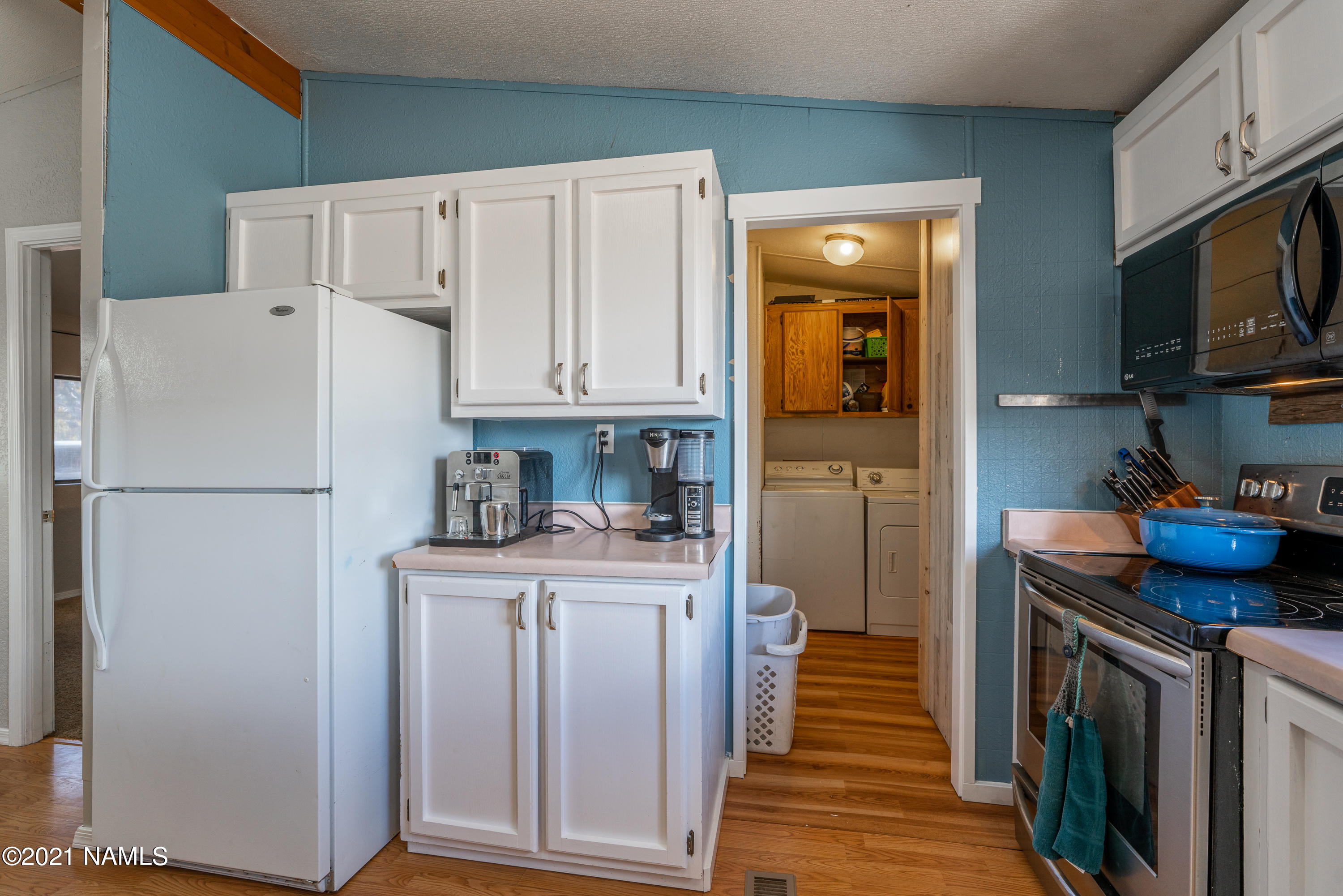 12180 Rustler Road Flagstaff, AZ 86004 - Photo 7 of 25 Kitchen