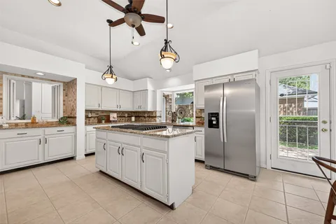 $559,000 | 6 Skyland Place, The Woodlands, TX 77381