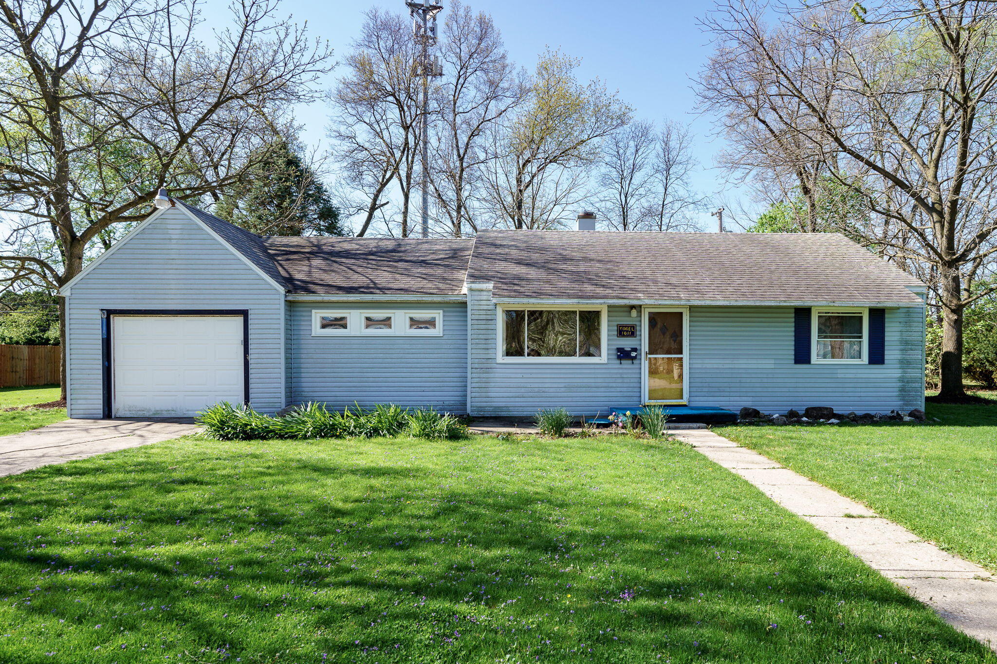1611 Memorial Drive Springfield, OH 45505 - Photo 2 of 37