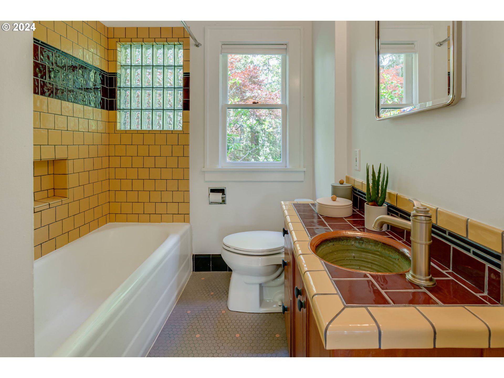 4629 Southwest View Point Terrace Portland, OR 97239 - Photo 16 of 37 Gallery Image 16