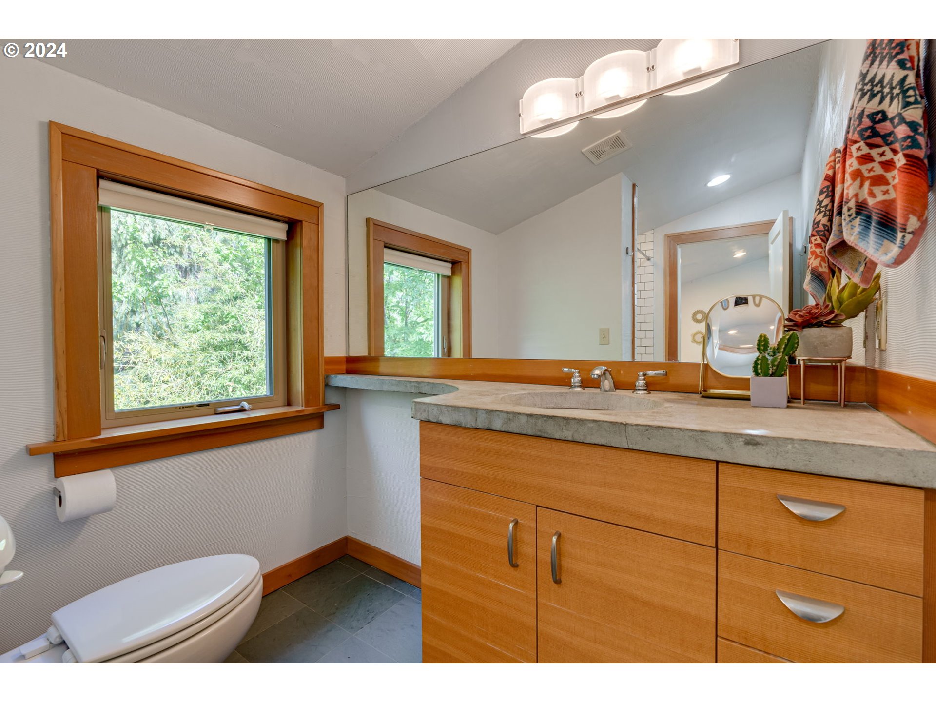 4629 Southwest View Point Terrace Portland, OR 97239 - Photo 24 of 37 Gallery Image 24