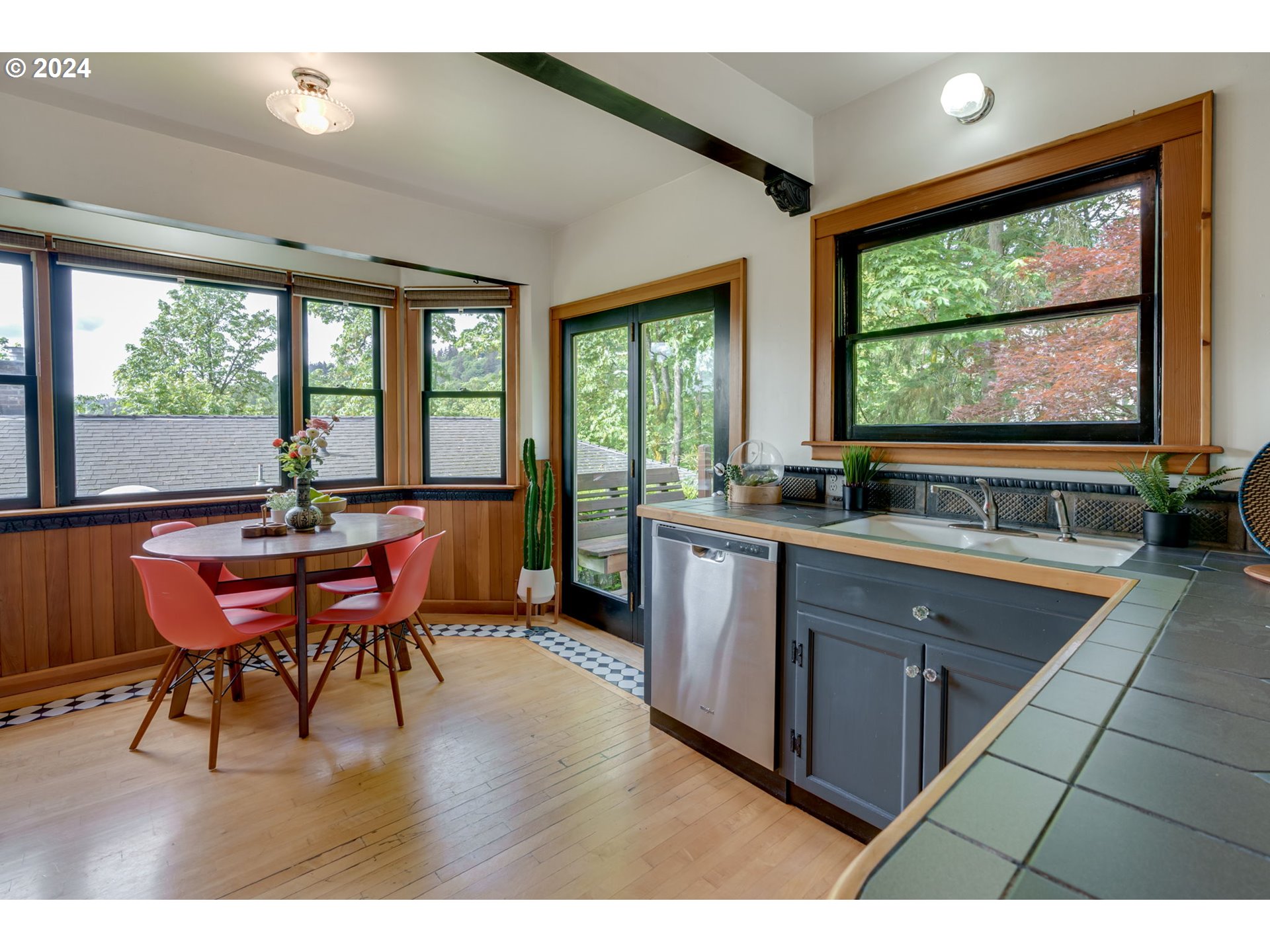 4629 Southwest View Point Terrace Portland, OR 97239 - Photo 8 of 37 Gallery Image 8